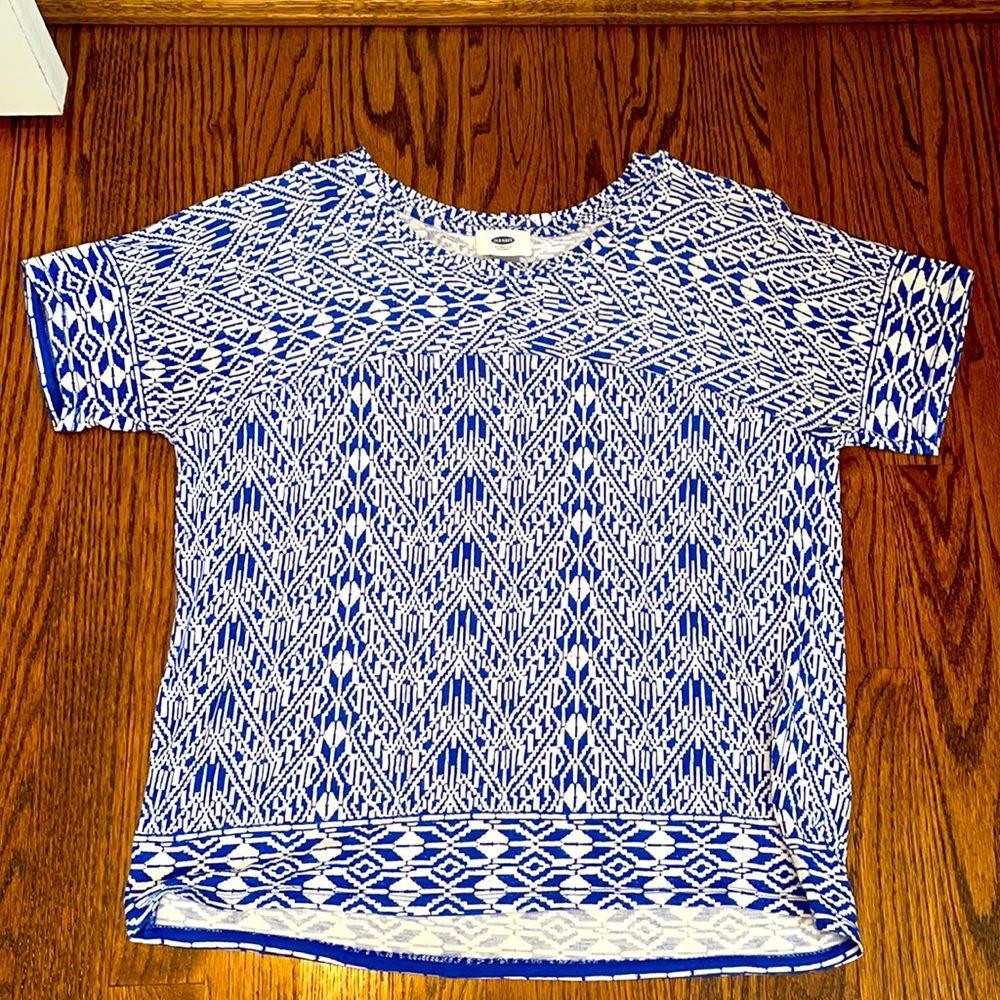 Blue and white top